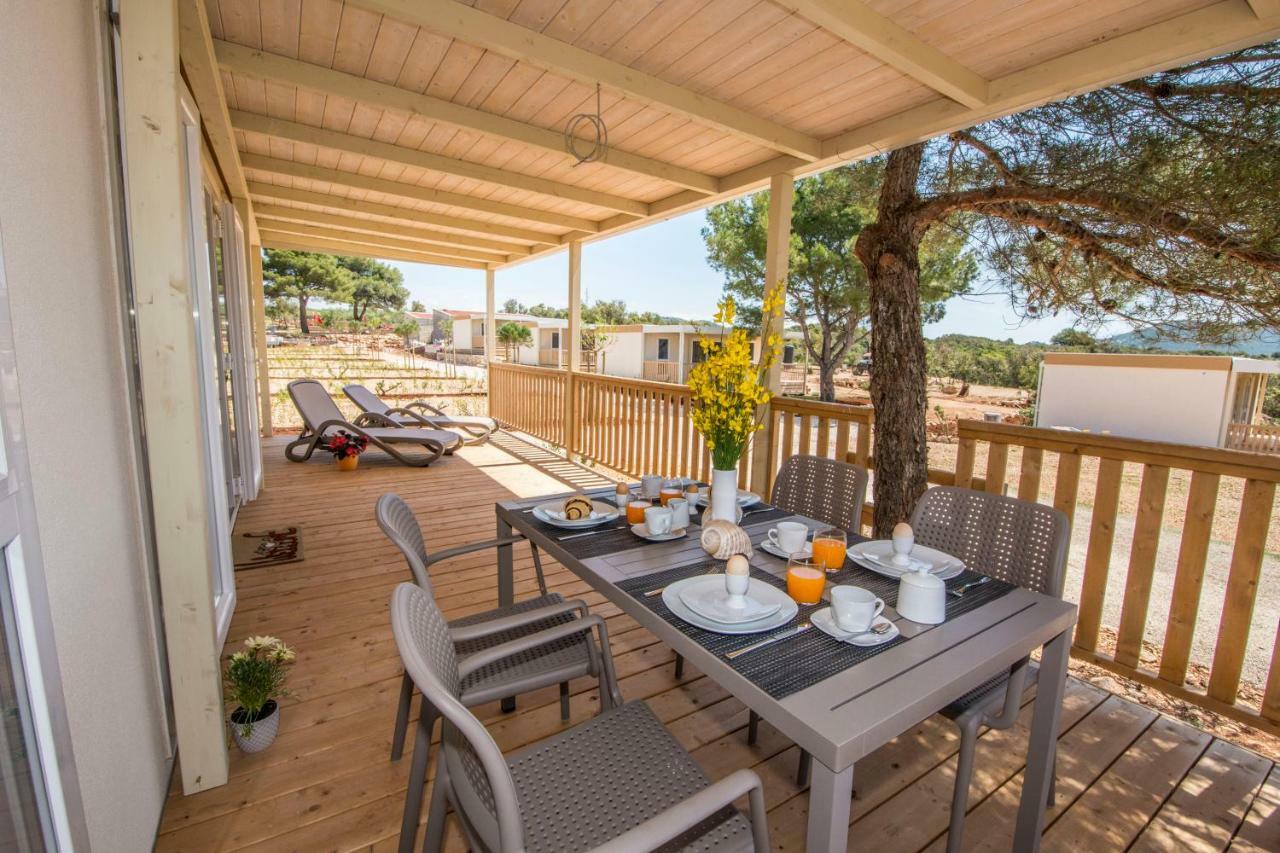 Mobile Homes At Camping Ugljan Resort Dış mekan fotoğraf